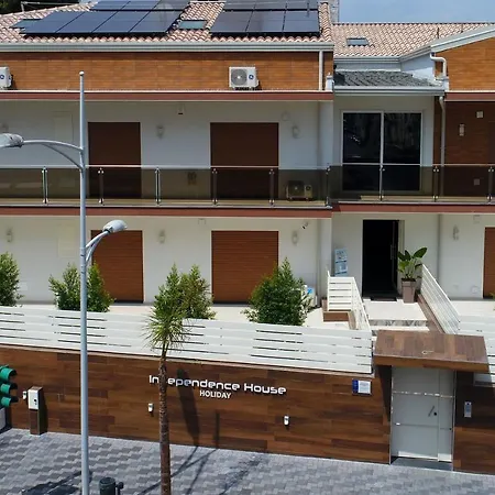 Independence House Catane
