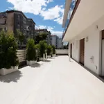 לינה וארוחת בוקר Independence House 4*