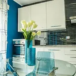 לינה וארוחת בוקר Independence House 4*