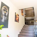 Independence House 4* קטאניה