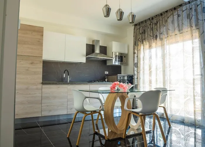 Bed & Breakfast Independence House Catania